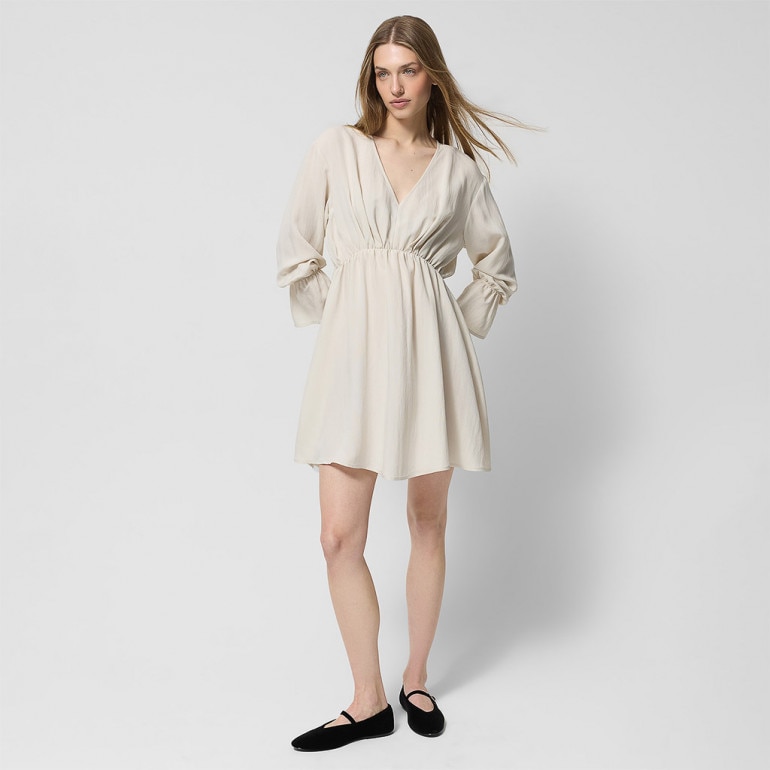 Damska sukienka mini Outhorn OTHWSS24TDREF142 - beżowa 