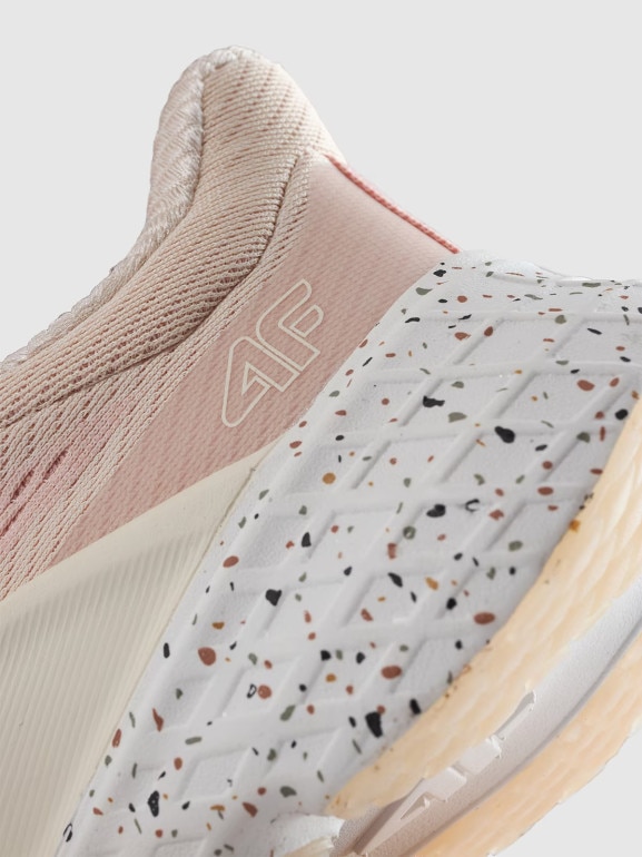 Damskie buty do biegania 4F Freemove Elevated Mesh 4FRSS25FSPOF180 - beżowe