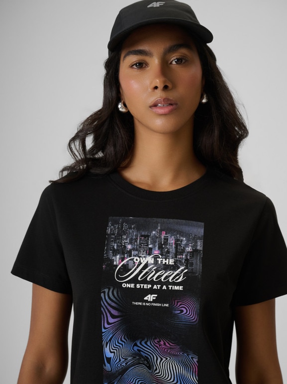Damski t-shirt z nadrukiem 4F 4FRSS26TTSHF4225 - czarny