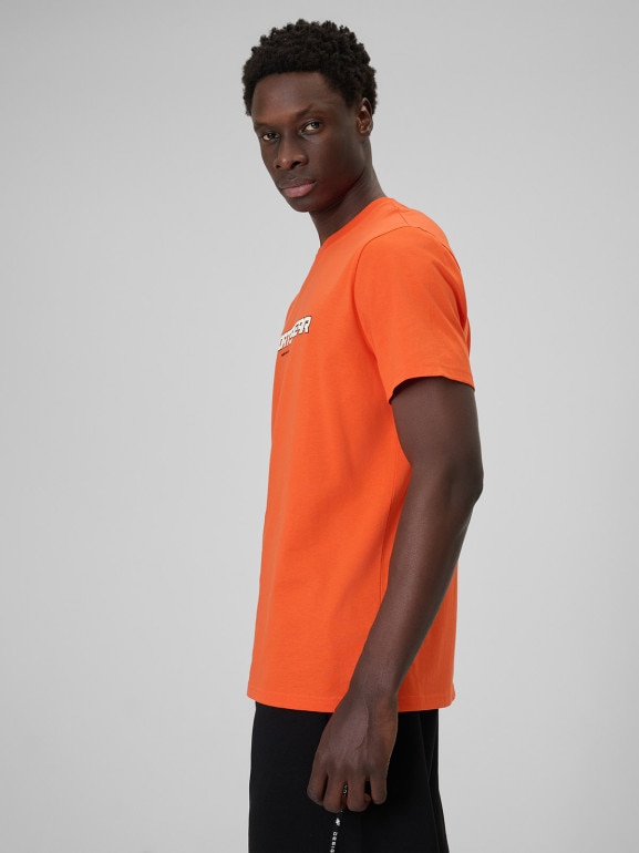 Męski t-shirt z nadrukiem 4F 4FWSS26TTSHM3033 - pomarańczowy