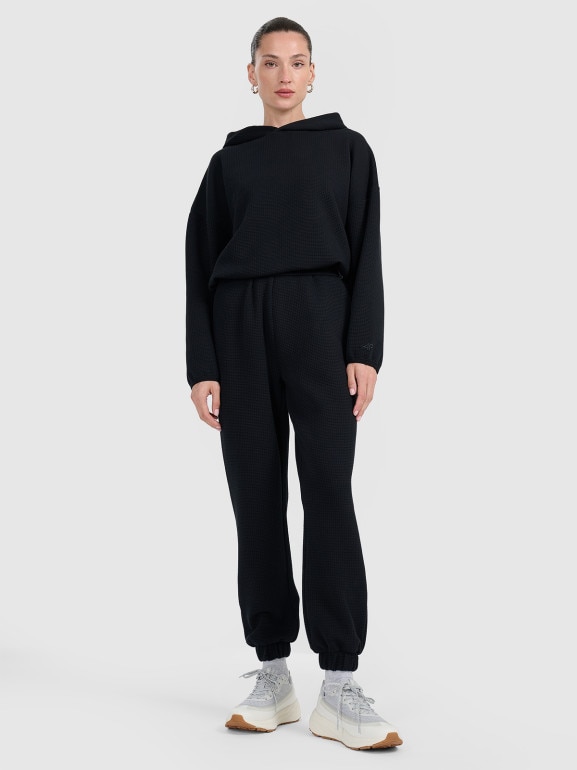 Damska bluza dresowa nierozpinana z kapturem 4F 4FWAW25TSWSF1847 - czarna