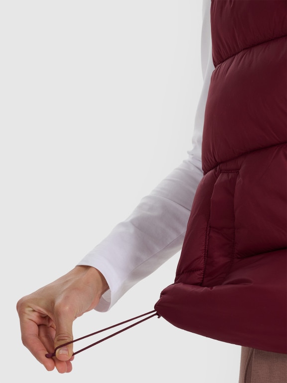 Damski bezrękawnik puchowy pikowany z kapturem 4F 4FRAW25TVJAF326 - bordowy