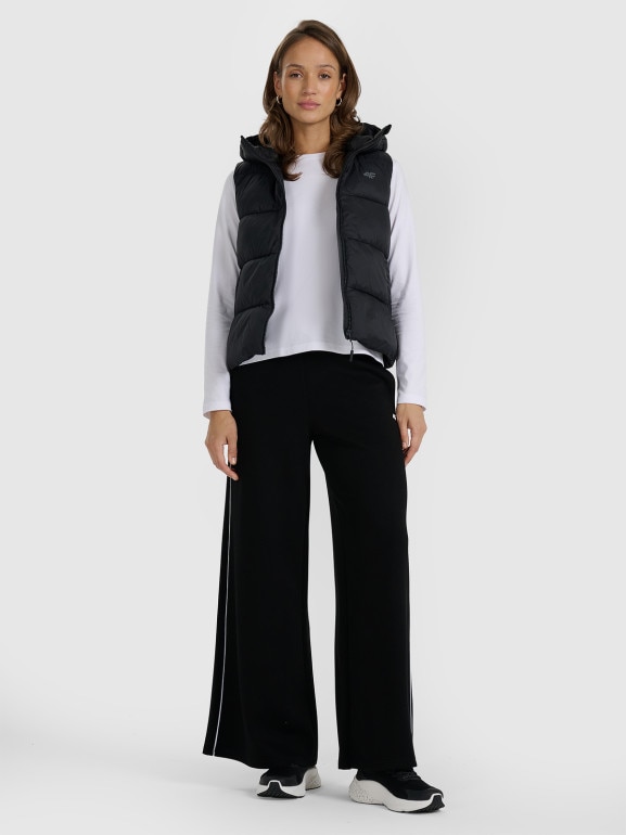 Damski bezrękawnik puchowy pikowany z kapturem 4F 4FRAW25TVJAF326 - czarny