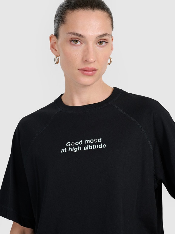 Damski t-shirt oversize z nadrukiem 4F 4FWAW25TTSHF2323 - czarny