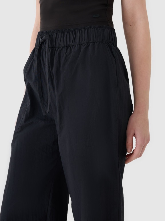 Damskie spodnie casual 4F 4FWSS25TTROF1012 - czarne