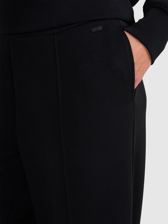 Damskie spodnie dresowe 4F 4FWAW25TTROF1181 - czarne