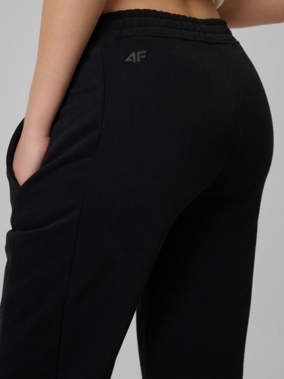 Damskie spodnie dresowe joggery 4F 4FRSS26TTROF1724 - czarne