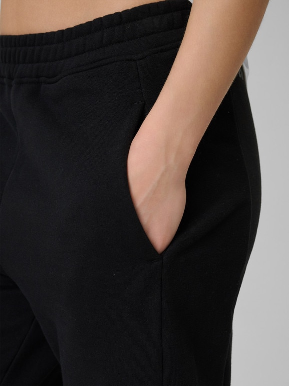 Damskie spodnie dresowe joggery 4F 4FRSS26TTROF1724 - czarne