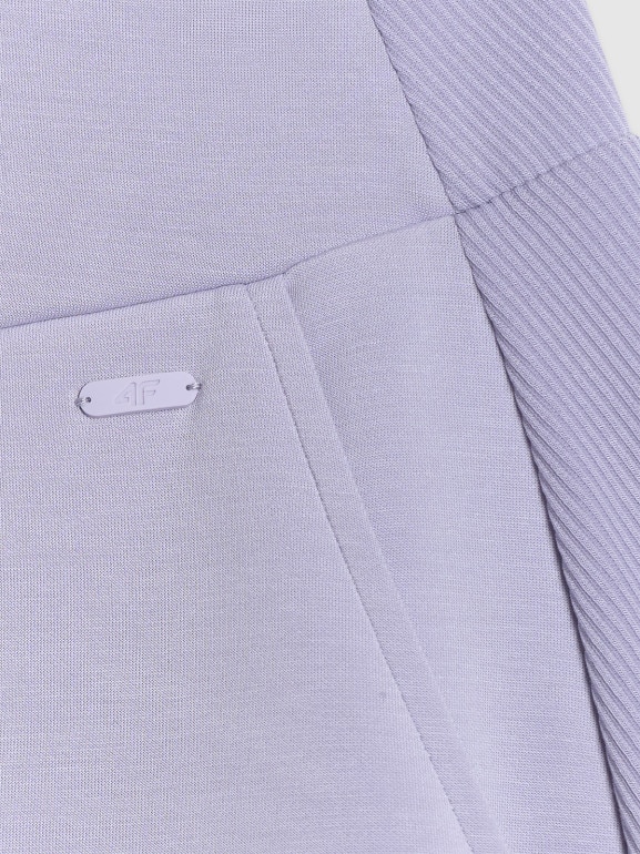 Damskie spodnie dresowe joggery 4F 4FWAW25TTROF1180 - fioletowe