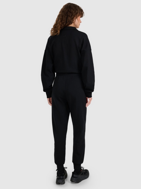 Damskie spodnie dresowe joggery 4F 4FWAW25TTROF1196 - czarne