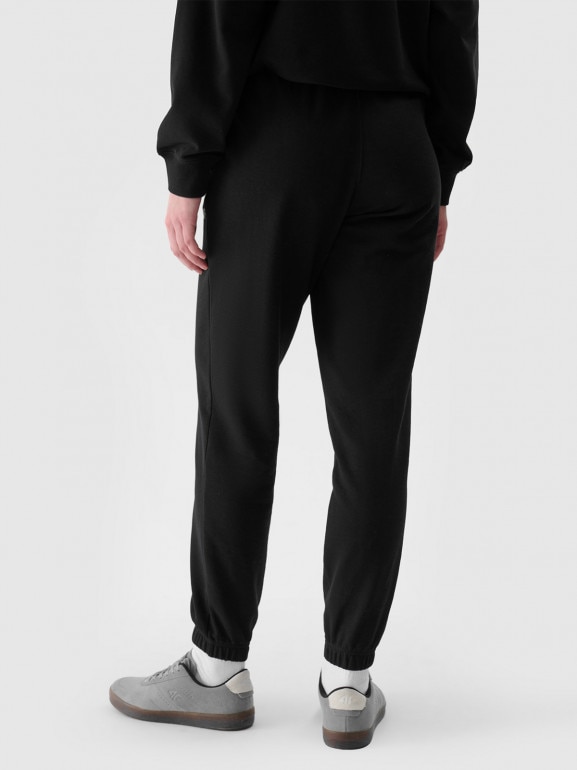 Damskie spodnie dresowe joggery 4F 4FWMM00TTROF1138 - czarne 