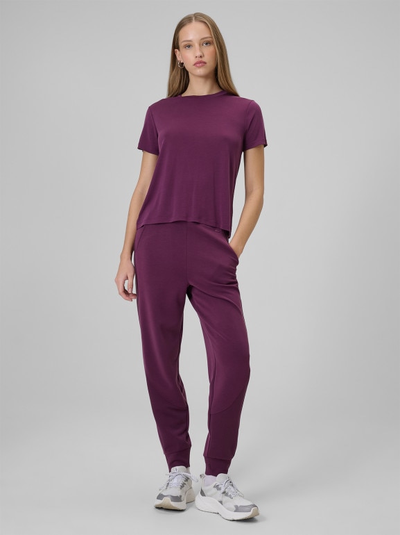 Damskie spodnie dresowe joggery 4F 4FWSS26TTROF1410 - fioletowe