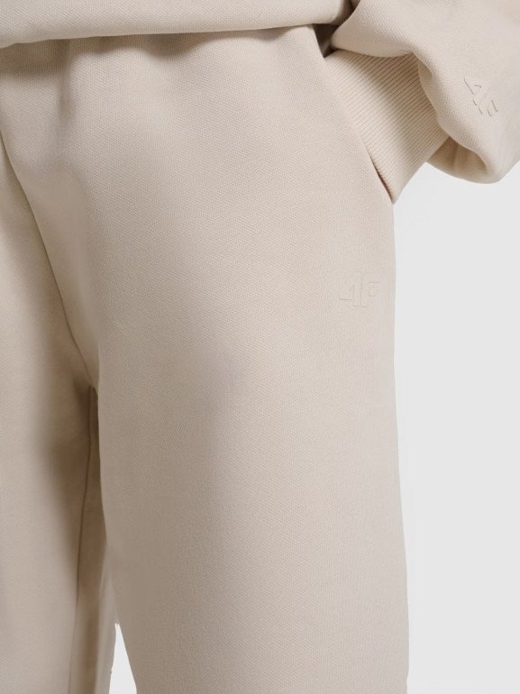 Dziewczęce spodnie dresowe joggery 4F 4FJRAW25TTROF1473 - białe