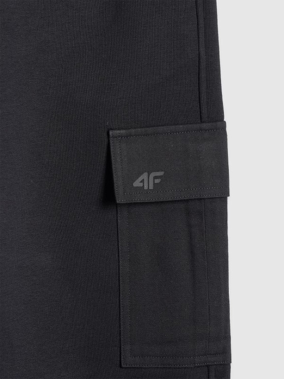 Chłopięce spodnie dresowe cargo 4F 4FJRAW25TTROM1529 - czarne