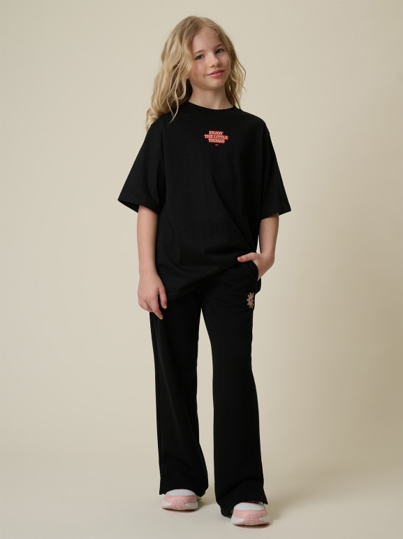 Dziewczęcy t-shirt z nadrukiem 4F 4FJRSS26TTSHF3680 - czarny