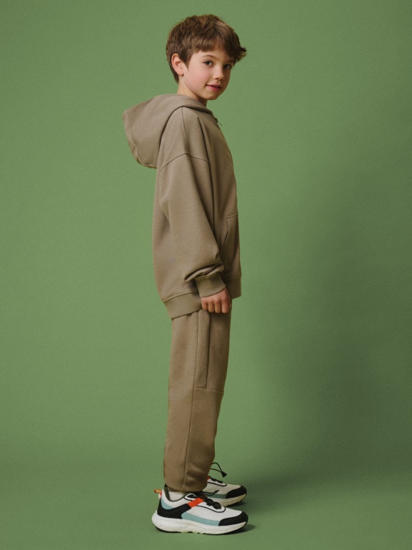 Chłopięce spodnie dresowe joggery 4F 4FJRSS26TTROM1995 - beżowe