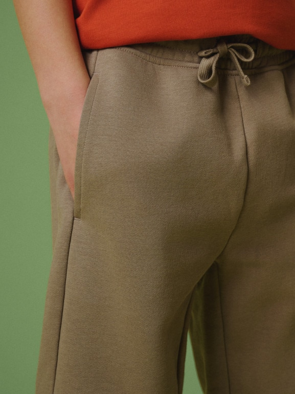 Chłopięce spodnie dresowe joggery 4F 4FJRSS26TTROM1995 - beżowe