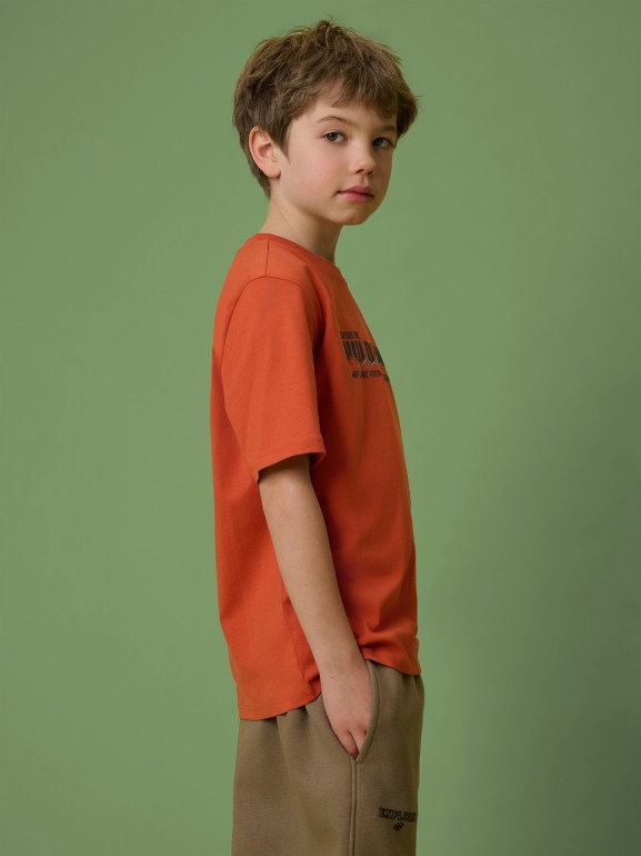 Chłopięcy t-shirt z nadrukiem 4F 4FJRSS26TTSHM3695 - pomarańczowy