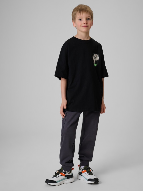 Chłopięcy t-shirt z nadrukiem 4F 4FJRSS26TTSHM3863 - czarny
