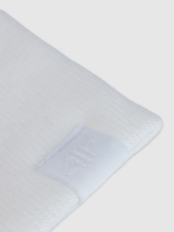 Dziecięca czapka zimowa 4F 4FJWAW25ACAPU602 - biała