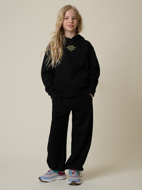 Dziewczęca bluza nierozpinana z kapturem 4F 4FJRSS26TSWSF2810 - czarna