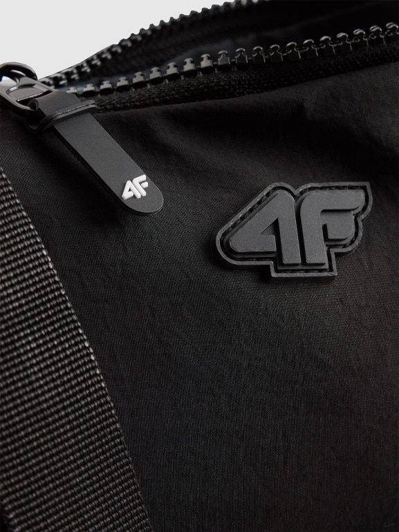 Dziewczęca torebka na ramię 4F 4FJRSS26ASBGF093 - czarna