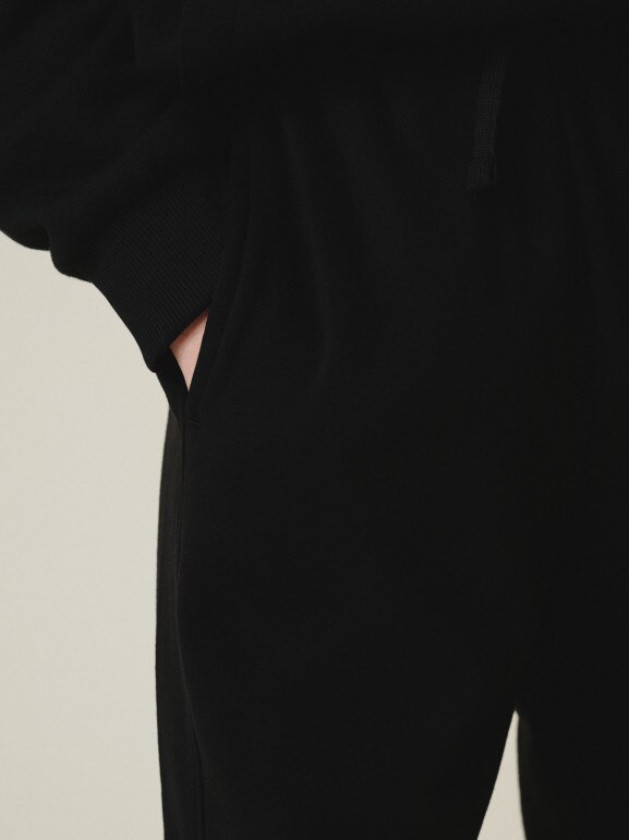 Dziewczęce spodnie dresowe 4F 4FJRSS26TTROF1869 - czarne