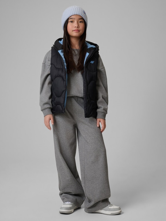 Dziewczęcy bezrękawnik z kapturem 4F 4FJRSS26TVJAF355 - czarny