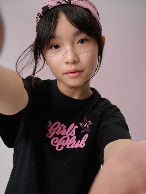 Dziewczęcy t-shirt z nadrukiem 4F 4FJRSS26TTSHF3452 - czarny