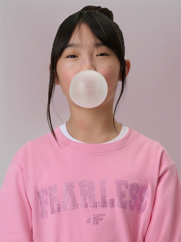 Dziewczęcy t-shirt z nadrukiem 4F 4FJRSS26TTSHF3453 - różowy