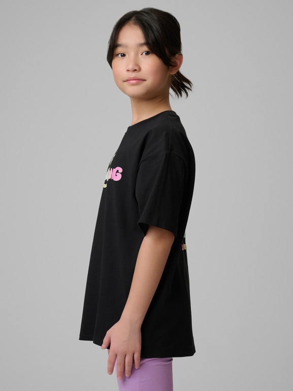 Dziewczęcy t-shirt z nadrukiem 4F 4FJRSS26TTSHF4137 - czarny
