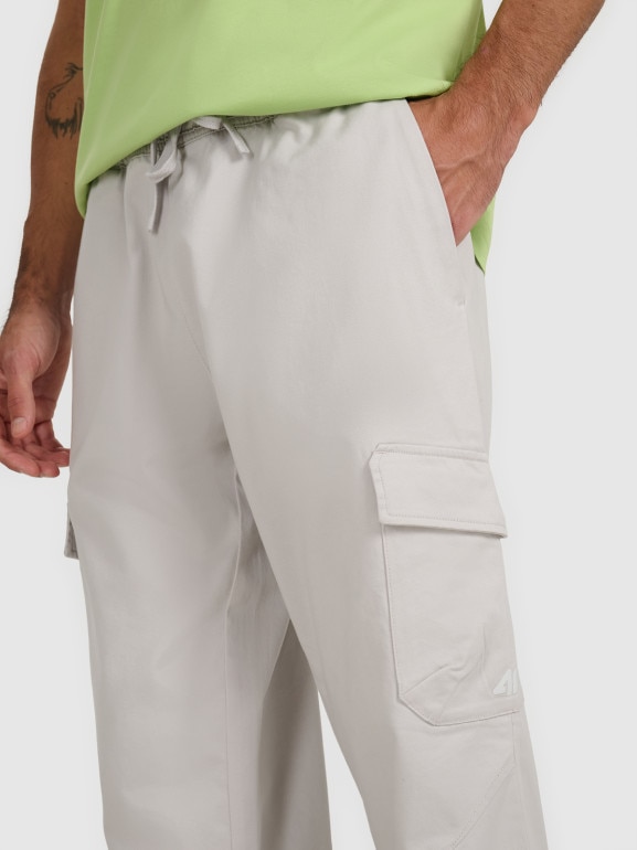 Męskie spodnie casual cargo 4F 4FWAW25TTROM1210 - szare