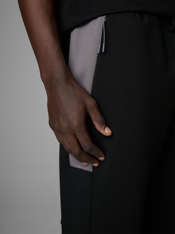 Męskie spodnie dresowe joggery 4F 4FRSS26TTROM1903 - czarne