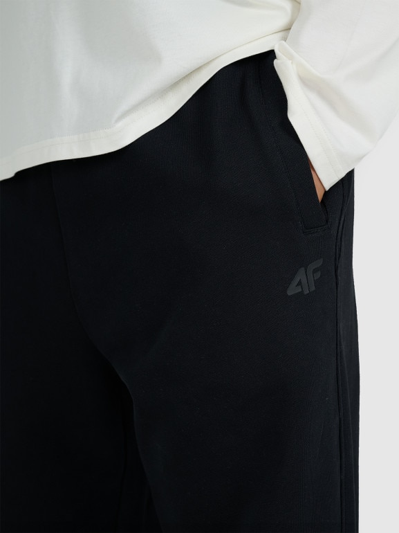 Męskie spodnie dresowe joggery 4F 4FWAW25TTROM1234 - czarne