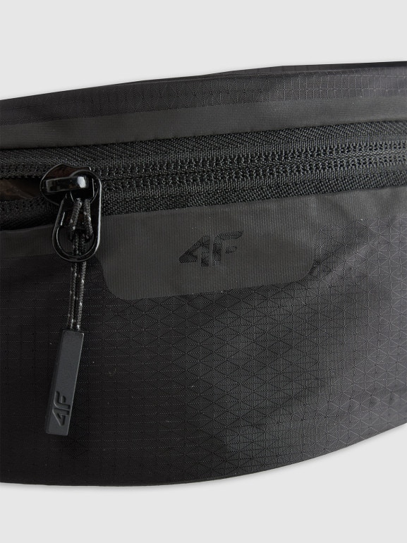 Saszetka nerka 4F 4FRAW25AWAIU136 - czarna