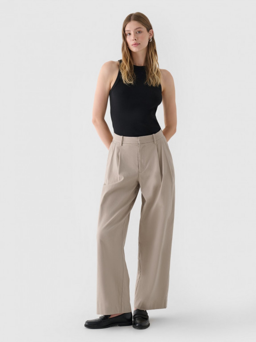 Damskie spodnie casual tkaninowe Outhorn OTHWAW24TTROF0904 - brązowe