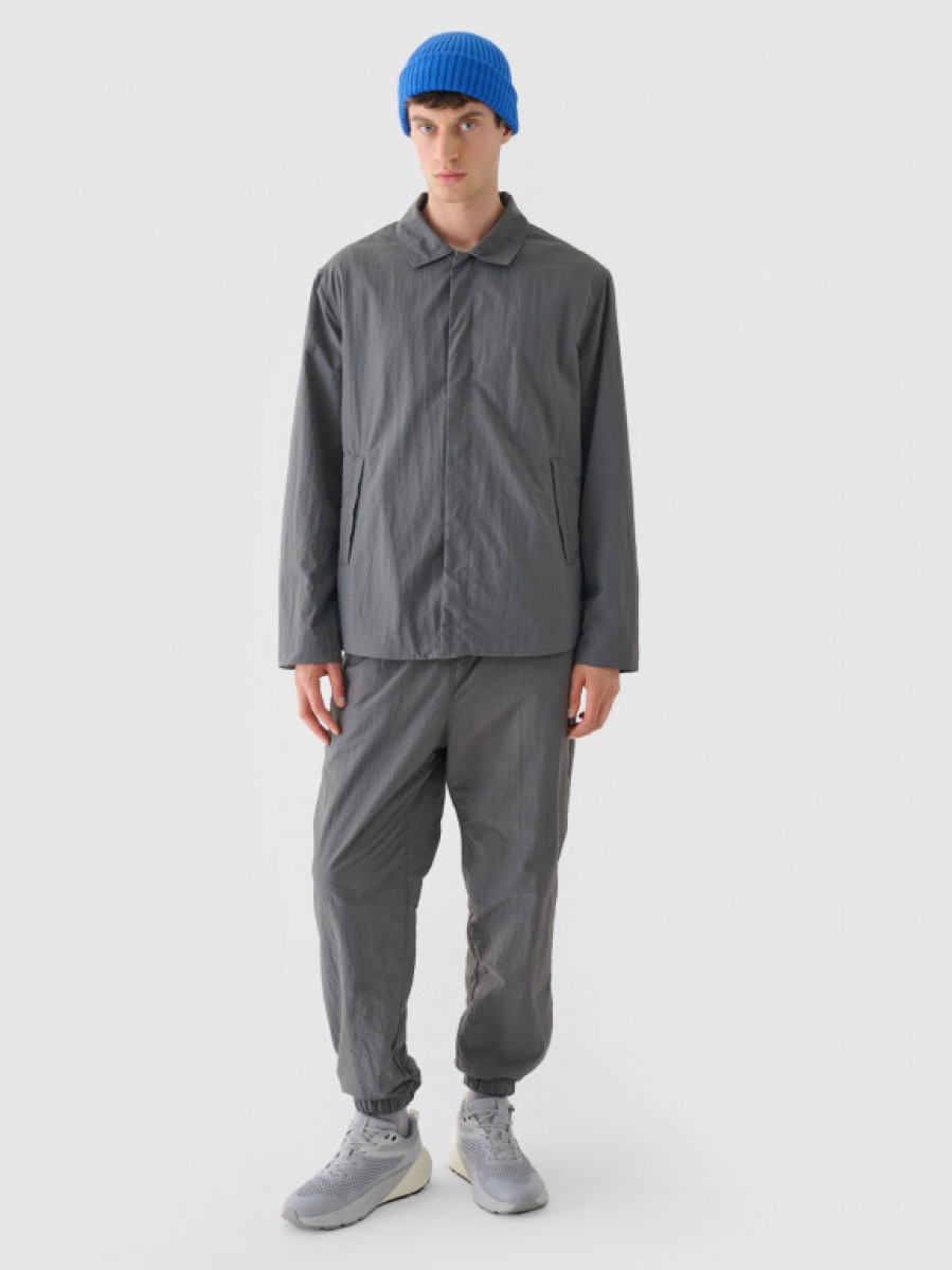 Męskie spodnie casual tkaninowe Outhorn OTHWAW24TTROM1230 - grafitowe