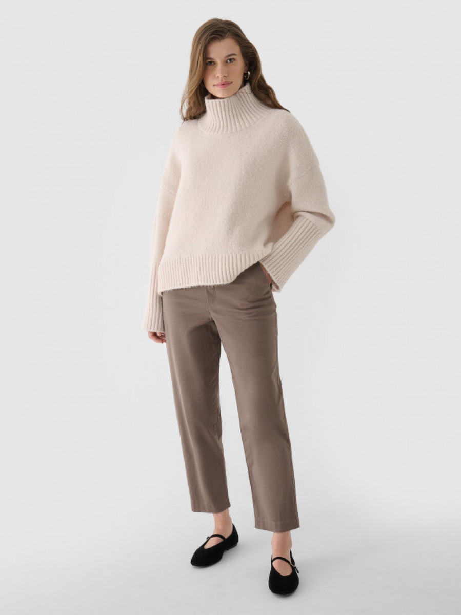 Damskie spodnie casual tkaninowe Outhorn OTHWAW24TTROF1084 - brązowe