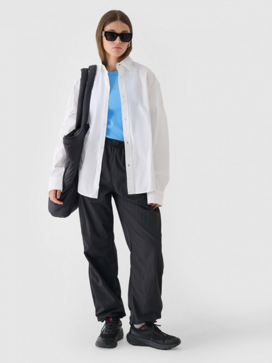 Damskie spodnie casual tkaninowe Outhorn OTHWAW24TTROF1222 - czarne