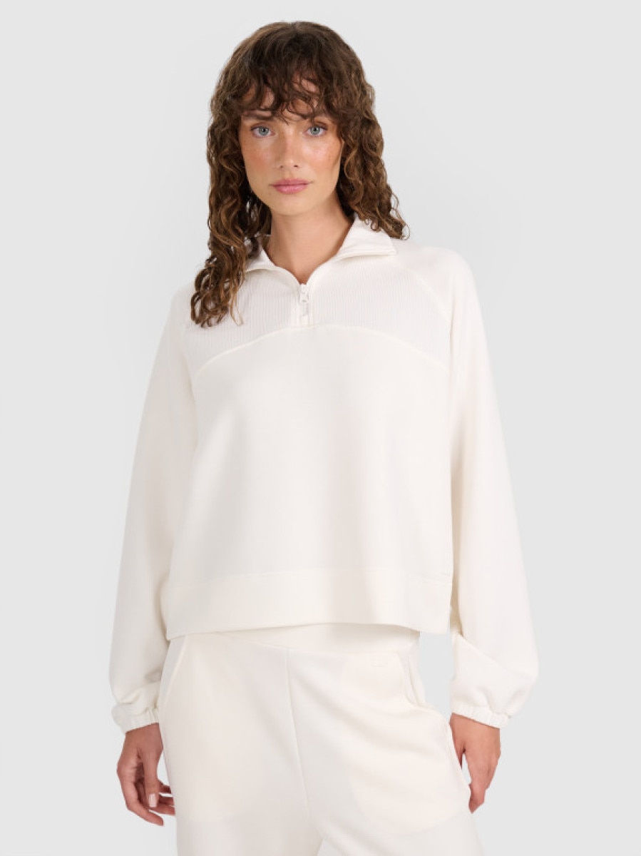 Damska bluza dresowa nierozpinana bez kaptura 4F 4FWAW25TSWSF1836 - biała