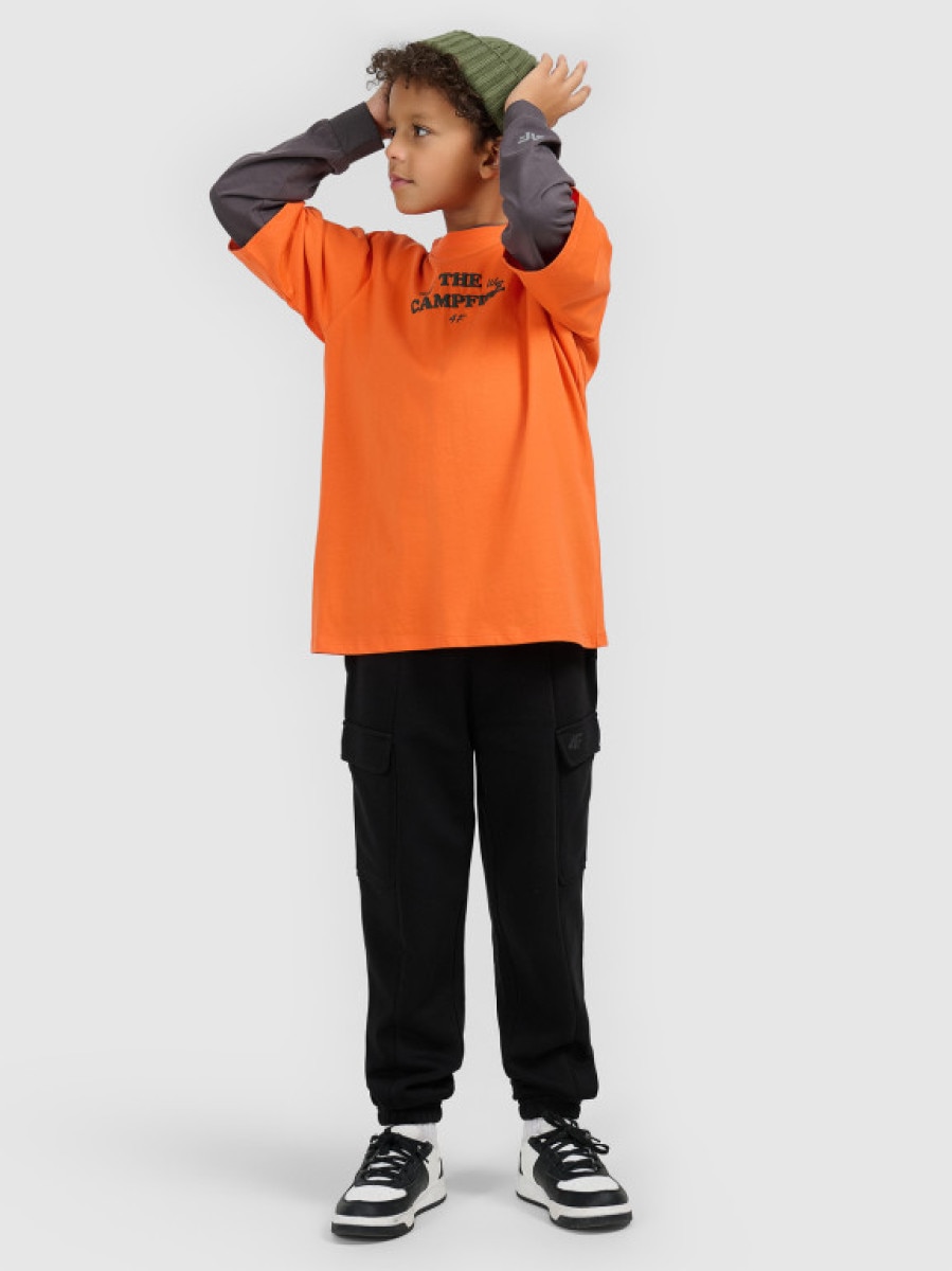 Chłopięcy t-shirt z nadrukiem 4F 4FJWSS26TTSHM2813 - pomarańczowy