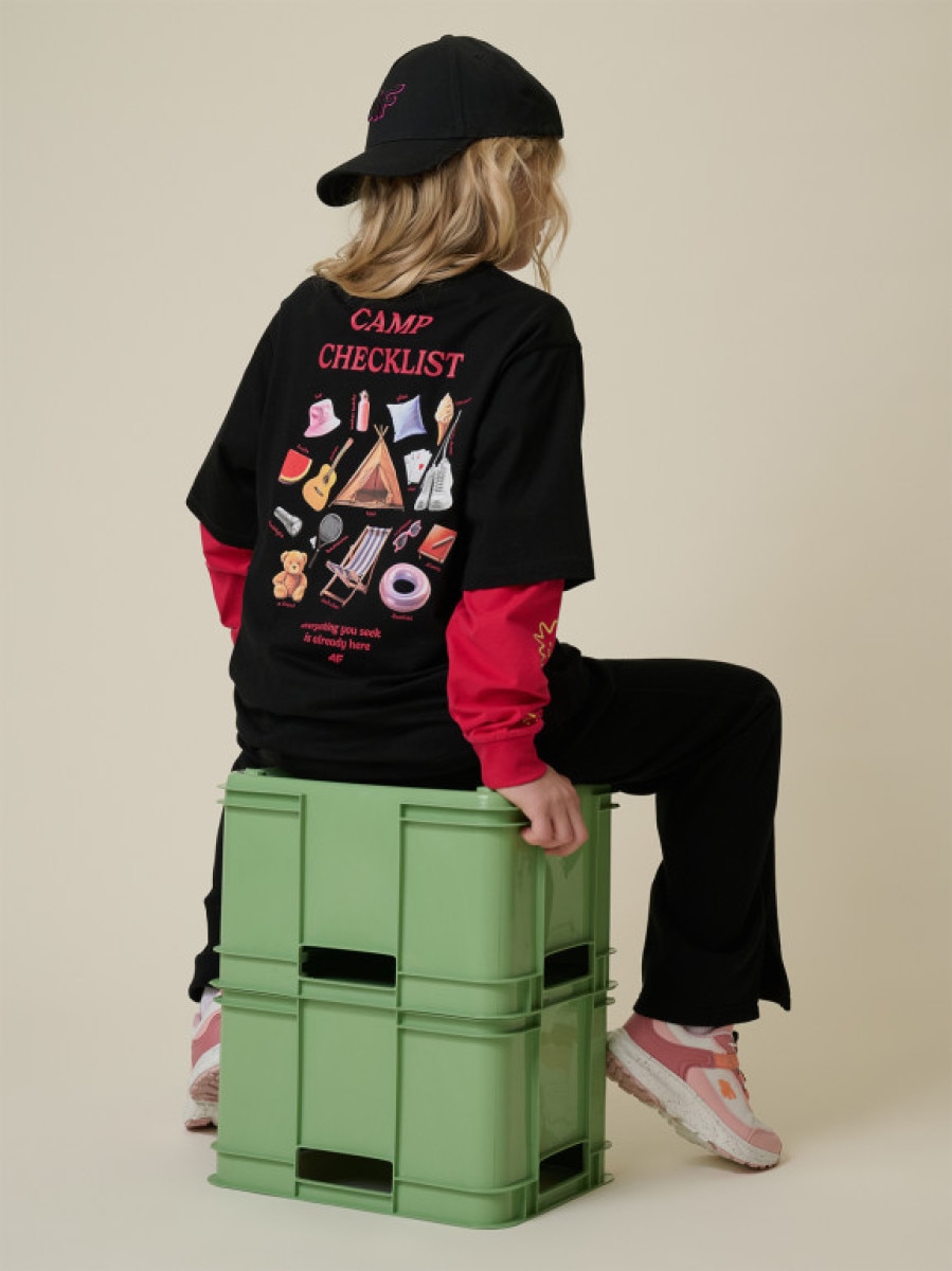 Dziewczęcy t-shirt z nadrukiem 4F 4FJRSS26TTSHF3680 - czarny