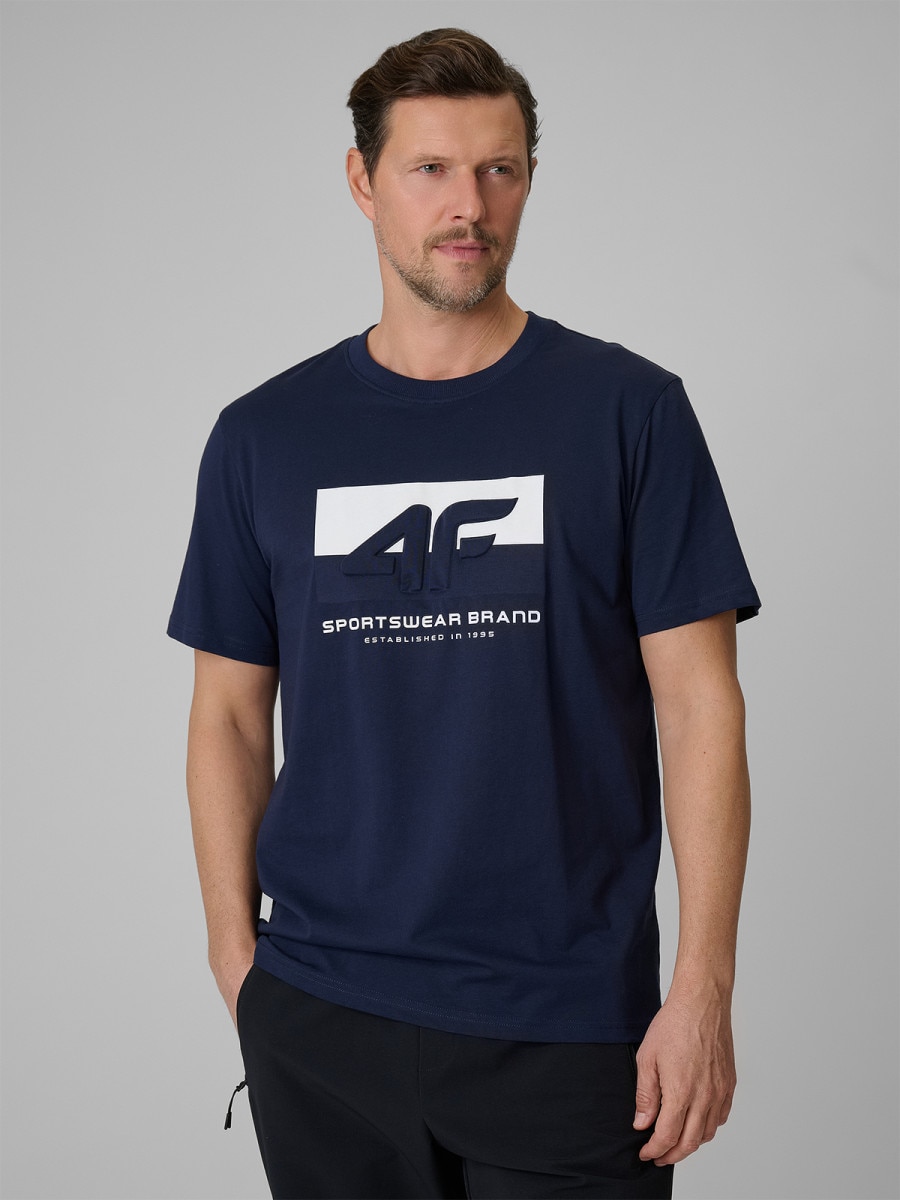 Męski t-shirt z nadrukiem 4F 4FWSS26TTSHM3325 - granatowy