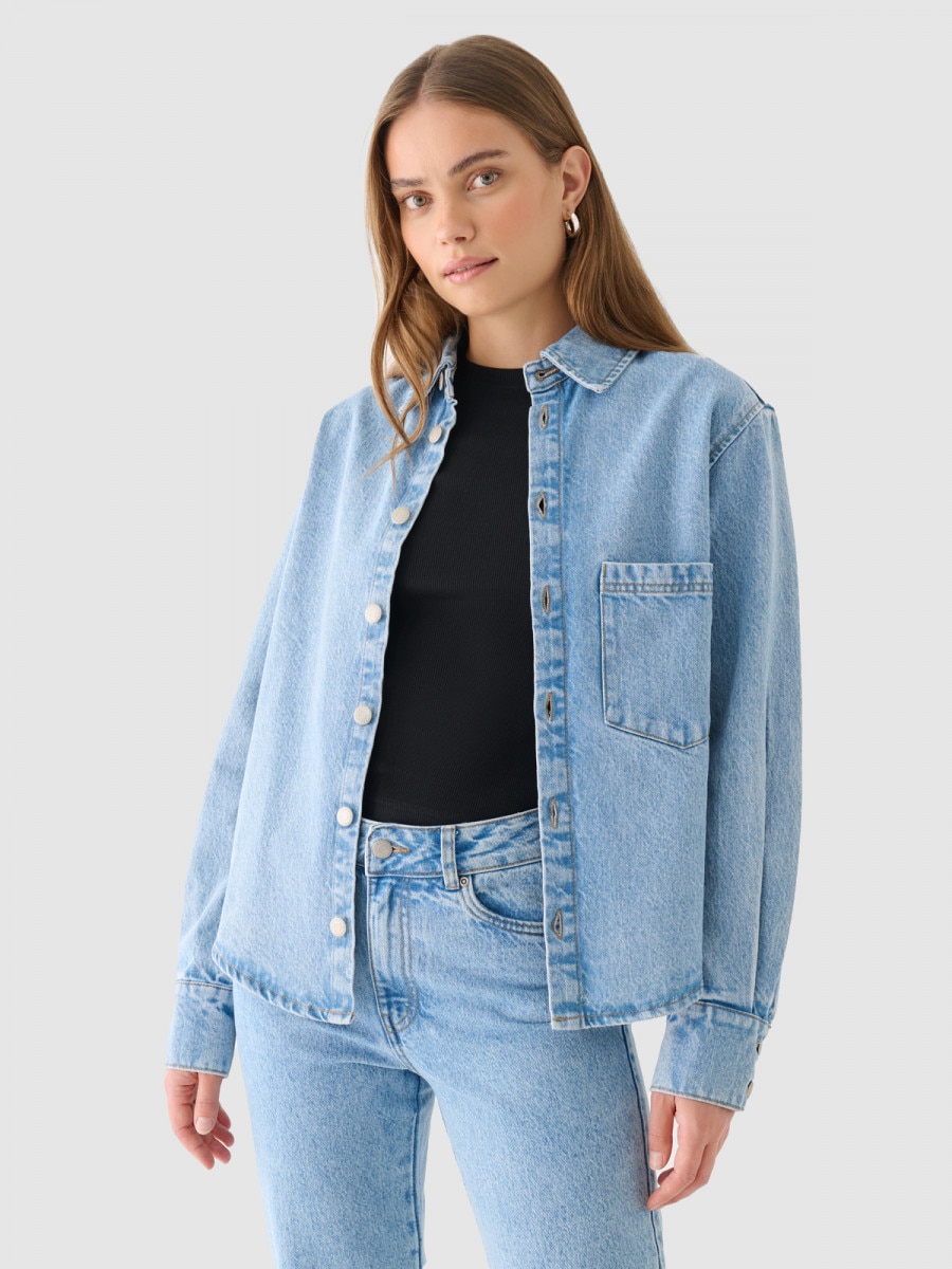 Damska koszula jeansowa Outhorn OTHWAW24TSHIF068 - niebieska