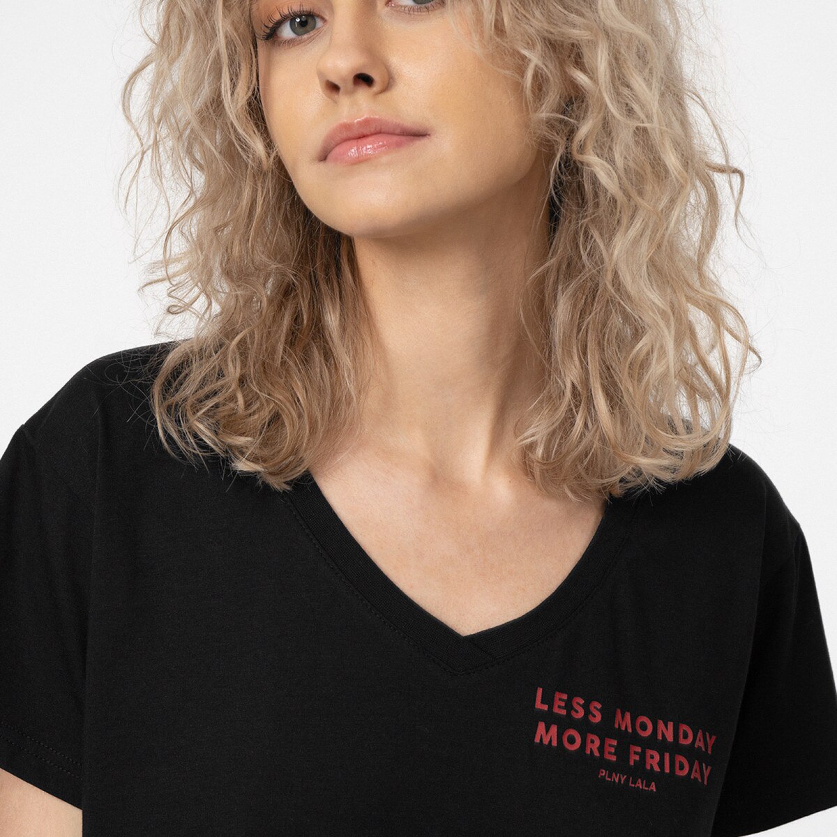 PLNY LALA Damski t-shirt z nadrukiem PLNY LALA Less Monday V-neck Black Tee Czarny 3