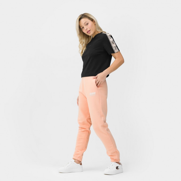 Damskie spodnie dresowe GUESS ALISHA LONG PANTS - różowe - SportStyleStory