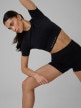 mini: Damski crop top treningowy 4F 4FWSS26TFTSF1813 - czarny (5)