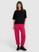  4F Damskie spodnie dresowe joggery 4F 4FWAW25TTROF1205  różowe Różowy