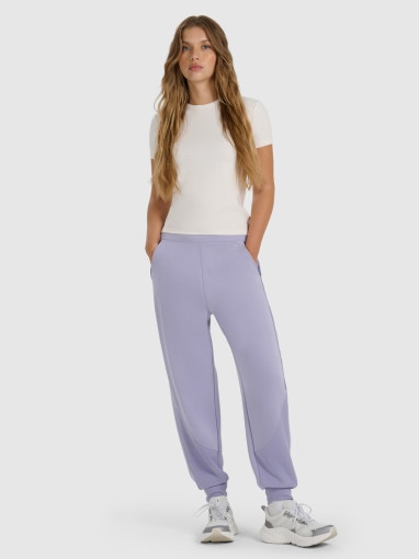 4F Damskie spodnie dresowe joggery 4F 4FWAW25TTROF1180  fioletowe Fioletowy