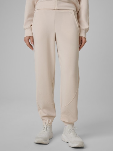 Damskie spodnie dresowe joggery 4F 4FWSS26TTROF1410 - beżowe